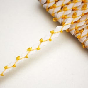 Galon croquet 6 mm serpentine blanc et jaune, 1 m