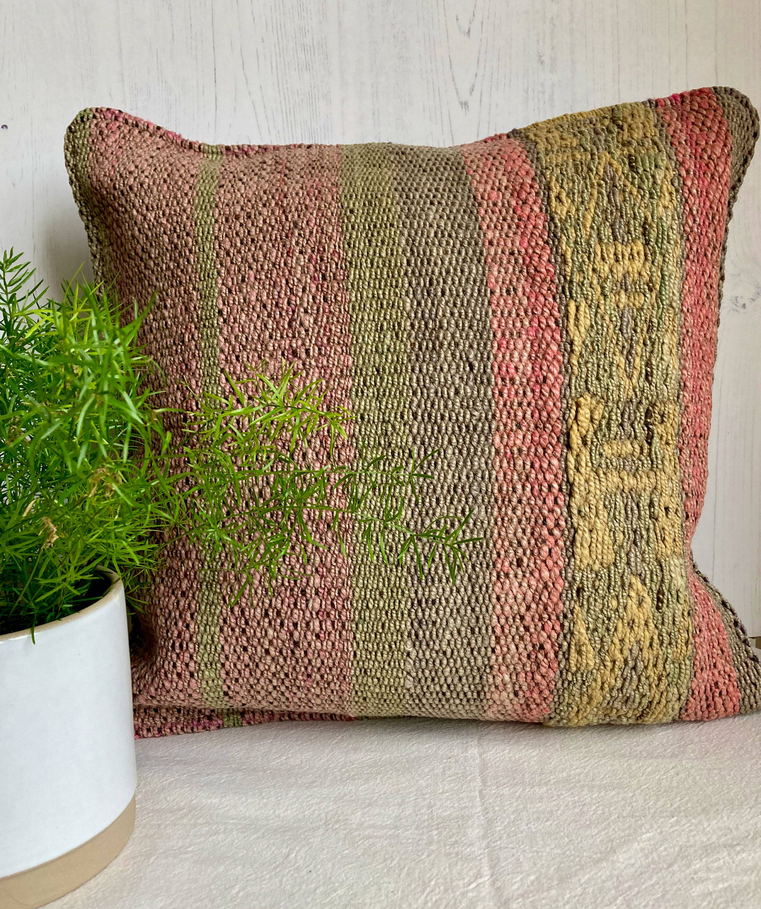 Peruvian frazada cushion/Vintage wool pillow/ Handmade boho pillow/ Unique and sustainable home decor (CS0172)