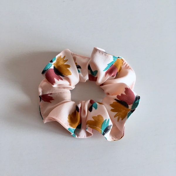 Scrunchy. Chouchou en viscose pour cheveux ou poignet. Accessoire de coiffure.