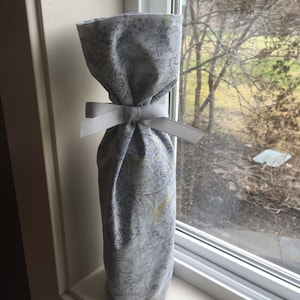 Grey paisley with gold