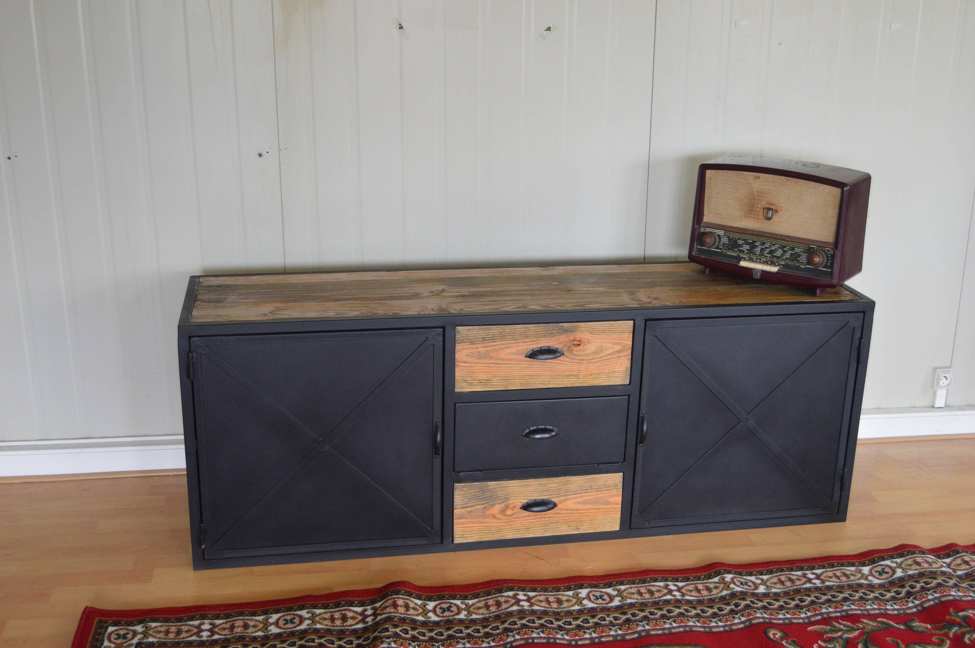 Meuble de Tv Style Industriel 2 Portes Acier 3 Tiroirs