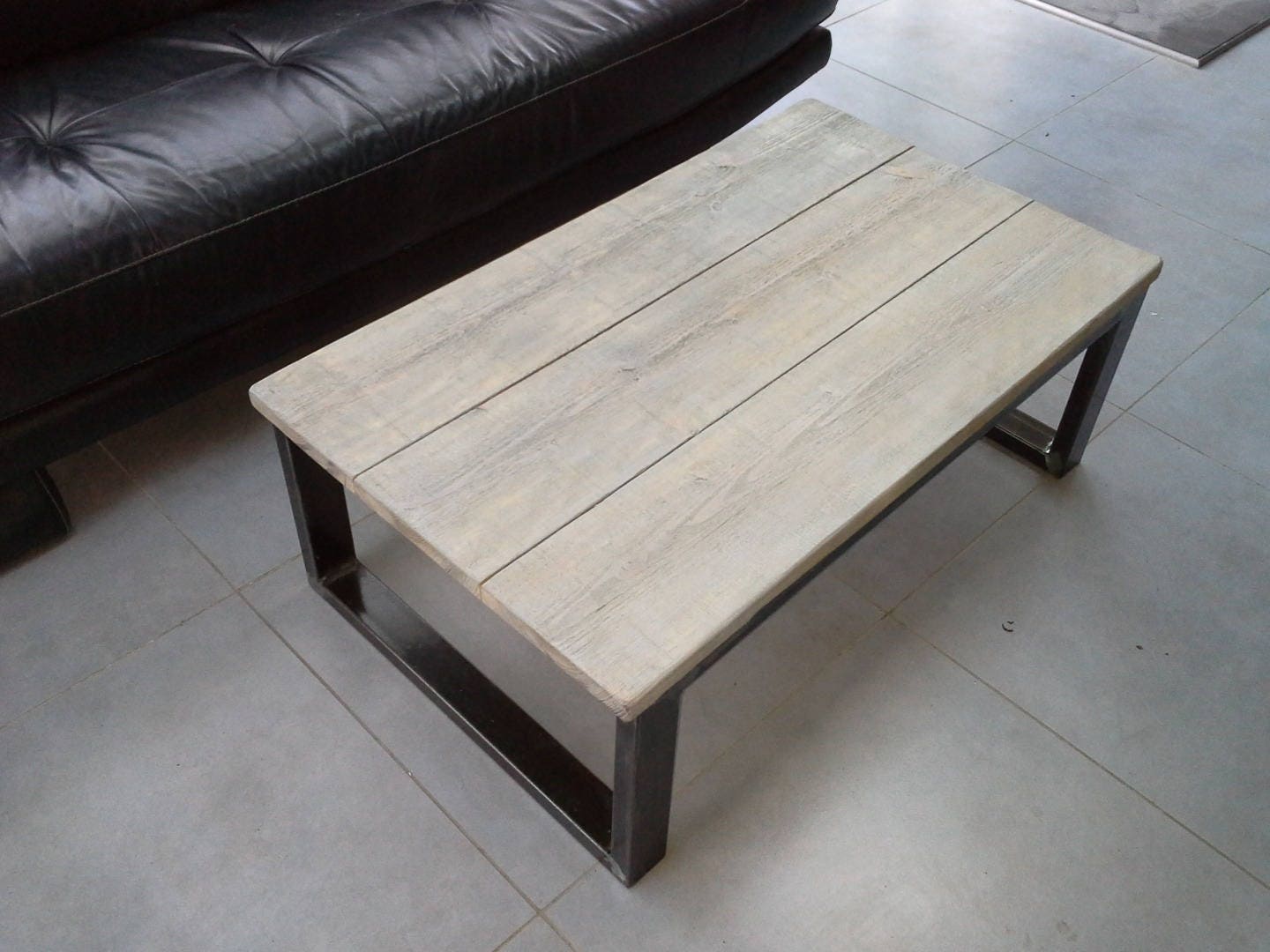 Meuble Industriel Table Basse Pied en Acier Plateau Sapin Massif