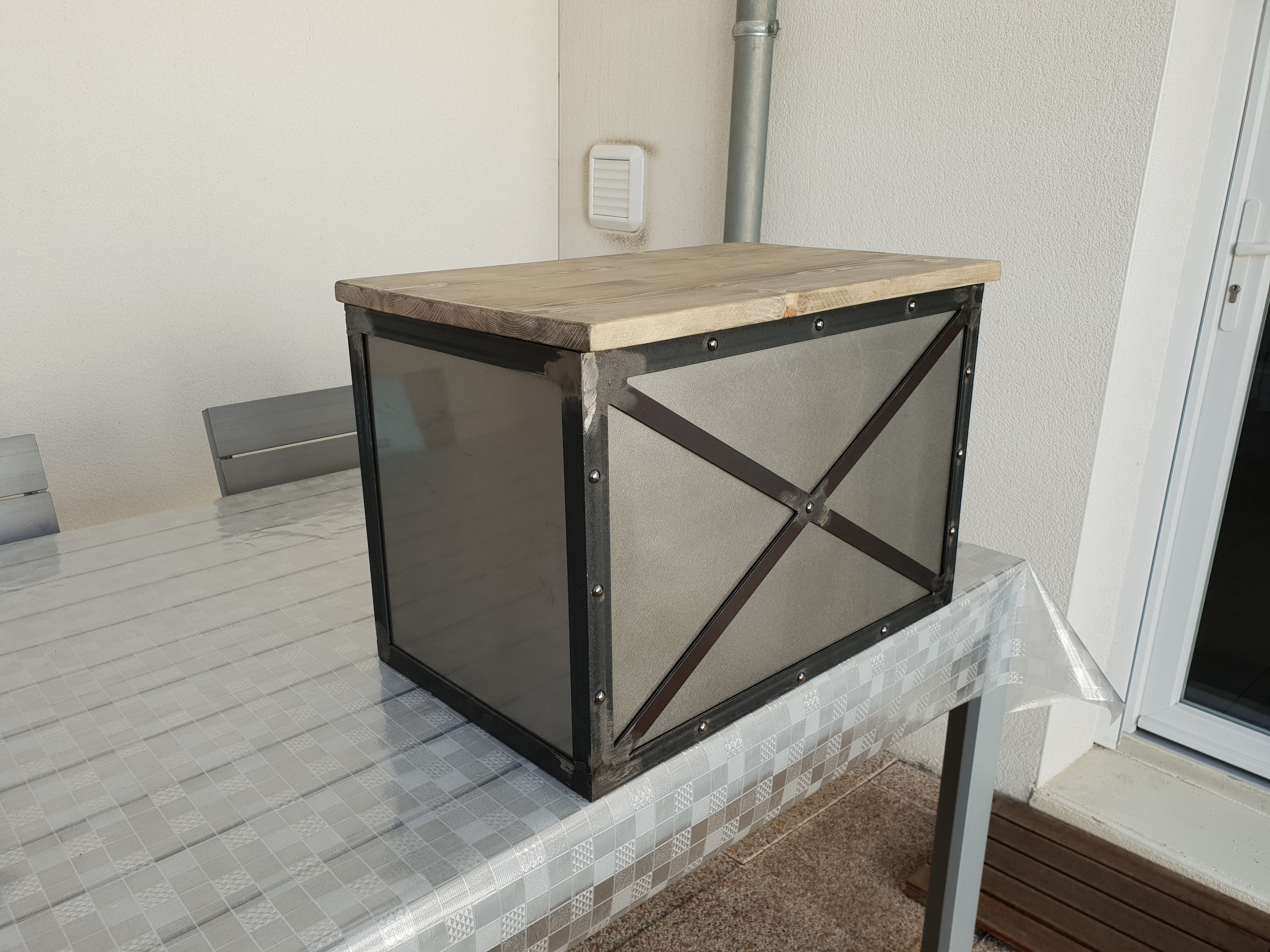 Malle Industriel Acier et Bois Massif Grisé