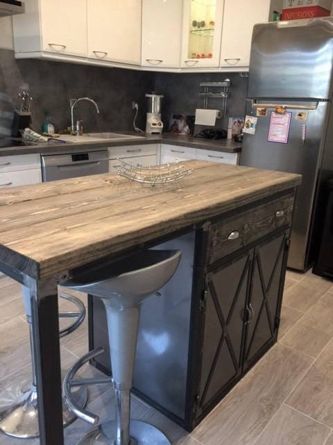 A Modern Rustic Beach House In The Hamptons Ny Cuisine Rustique Cuisines Deco Cuisine Bois