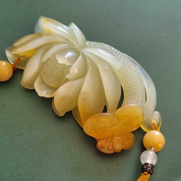 3D hand-carved pavilion lotus flower pendant, natural Xiu jade from China, with certificate, honey yellow jade necklace, cord. ASIAN-MOOD