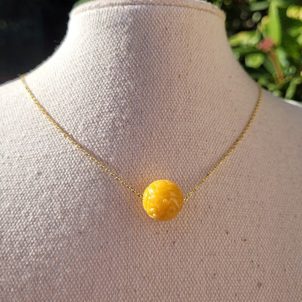 pendentif sphère 13 mm motif chinois sculpté en jadéite grade A naturel Myanmar, perle jade jaune miel véritable, collier argent. ASIAN-MOOD