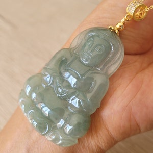 Guanyin Avalokitesvara deity pendant 52 mm in natural grade A jadeite from Burma, with certificate, translucent green jade. ASIAN-MOOD