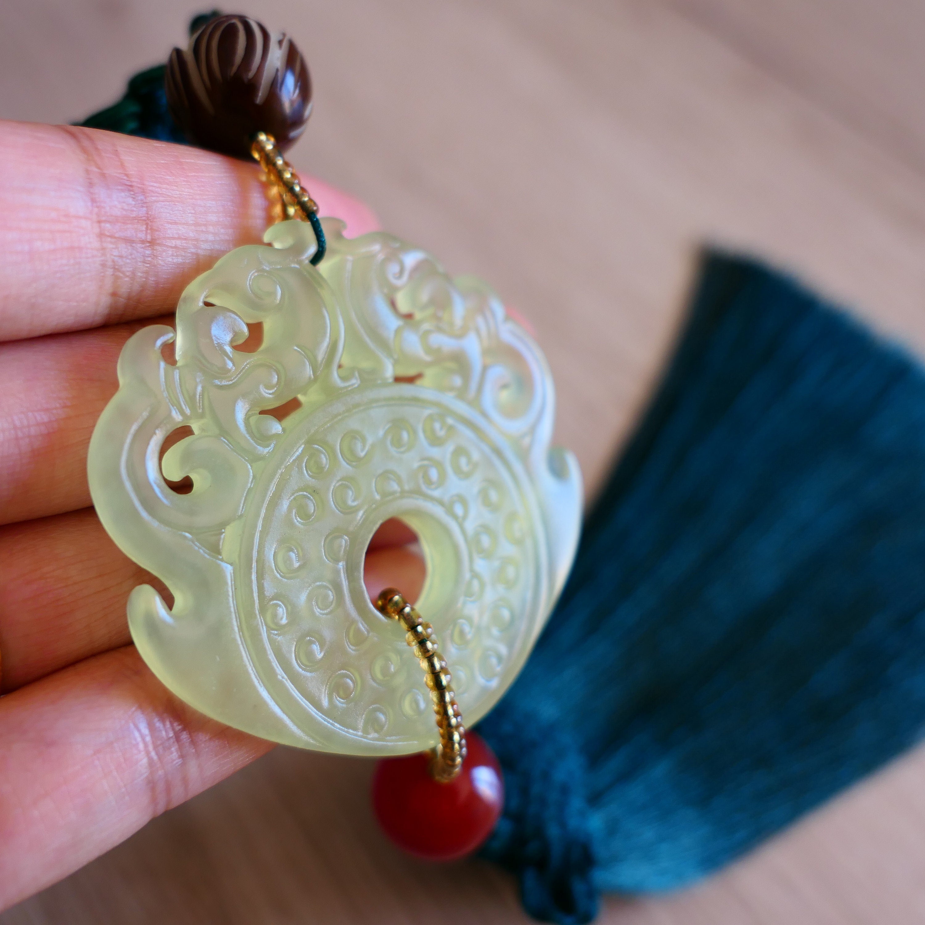 Porte Bonheur様 43cm Dragon Pendant in Natural Xiu Jade From China, Dark