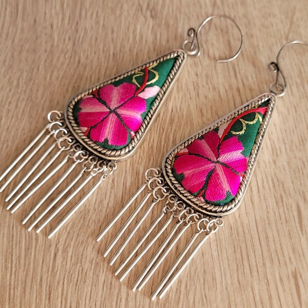 Chinese ethnic embroidery earring Miao vintage aged effect, embroidered flower, gift for her. ASIAN-MOOD Hmong ethnic jewelry