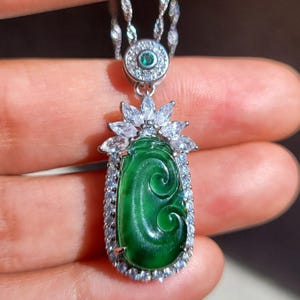 Natürlicher Jadeit-Anhänger „Ruyi“ der Güteklasse A aus Guatemala, echte Jade, Spinatgrün, Halskette aus 925er Silber. ASIATISCHE STIMMUNG