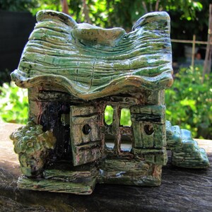 Candle holder, house-shaped diffuser for fragrance or essential oil, handcrafted ceramic, candle holder, unique decoration, oil burner, handmade