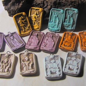 Au choix 1 paire de breloques en céramique artisanale pour création bijou, boucle oreille, fait main unique, tarot, multicolore, rider-waite