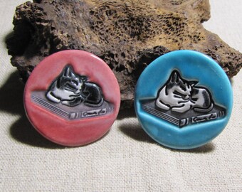 Ceramic cabochon, black and white cat on book, cabochon to glue, crimp, jewel, mosaic, scrapbooking, pink or blue choice