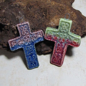 Choice of a small cross in enamelled porcelain, green, red or purple, blue, jewelry, rosary, gift, communion, baptism, wedding, ceramic
