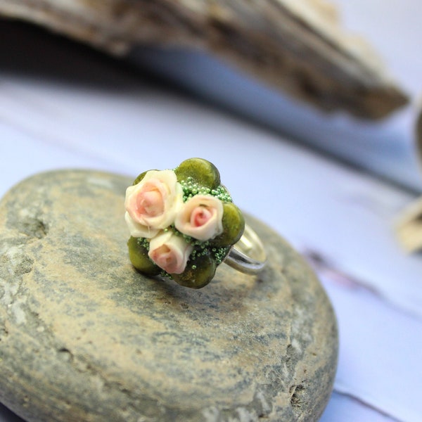 Bague argenté, réglable, mini bouquet de roses,  modelé en  porcelaine froide, artisanat français -modèle n 2-