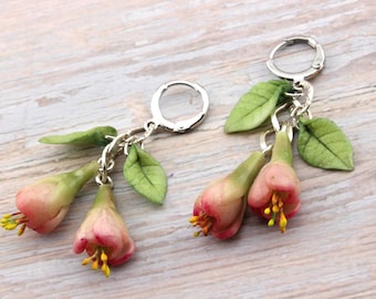 Boucles d'oreille " Boutons de fleurs " modelées en porcelaine froide