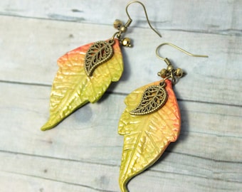 Boucles d'oreille  - Feuilles - modelées en porcelaine froide, fait main, artisanat