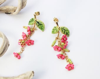 Boucles d'oreille  - fleurettes roses  -  modelées en porcelaine froide