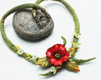 Collier  réalisé en laine feutrée et  porcelaine froide "Nature feutrée"