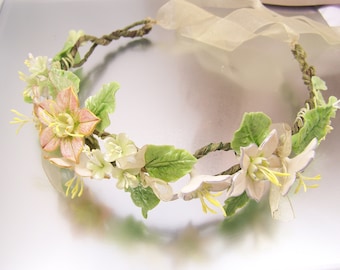 Couronne de fleurs "Narcisses" modelée en porcelaine froide