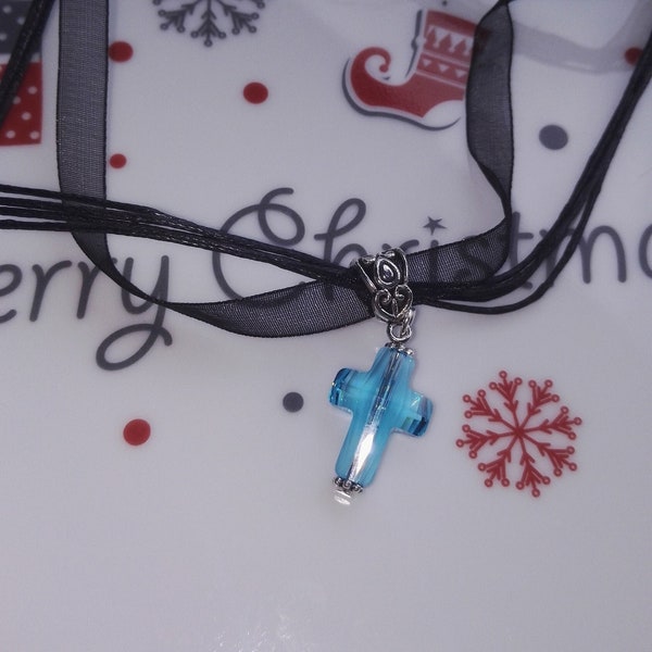 Collier pendentif croix cristal de Swarovski