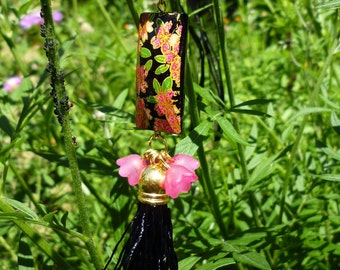 Collier cerisier en fleurs et pompon de soie esprit japonisant