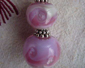 Collier en verre filé artisanal girly perles lampwork rose et breloque