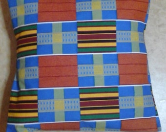 Housse pour coussin de 40 sur 40 en wax kente .