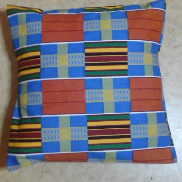 Housse pour coussin de 40 sur 40 en wax kente .