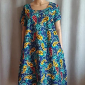 Trelång klänning i afrikanskt vaxtryck, batik boubou-stil, paraplyformad, utsvängd, rund, paisleymönster