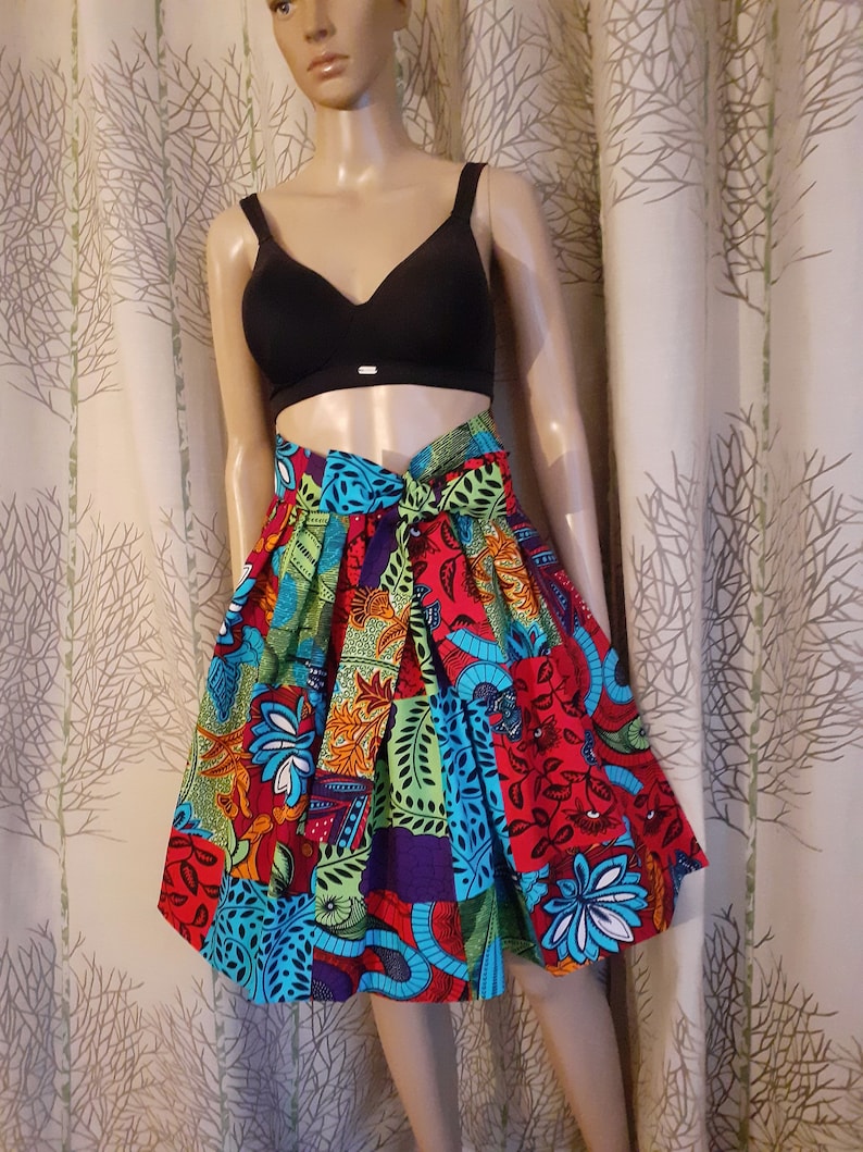 Jupe en wax style africain imprimé genre patchwork. Plusieurs longueurs, jupe évasée patineuse image 3