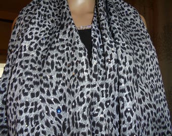 SENDING quick scarf, evening shawl in grey, black, white cotton with animal print rhinestone.