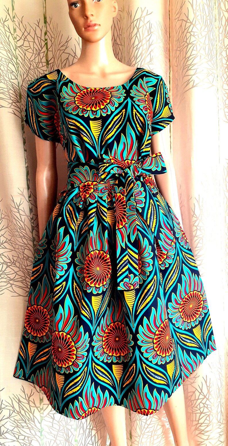 Plusieurs longueurs, robe en wax style africain rosace ou cible et genre plumes de paon et feuillage image 2