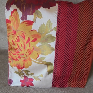 DESALMACENAMIENTO Funda de cojín de flor grande rojo burdeos, ocre, púrpura, verde y crudo chevron ciruela, cobre.