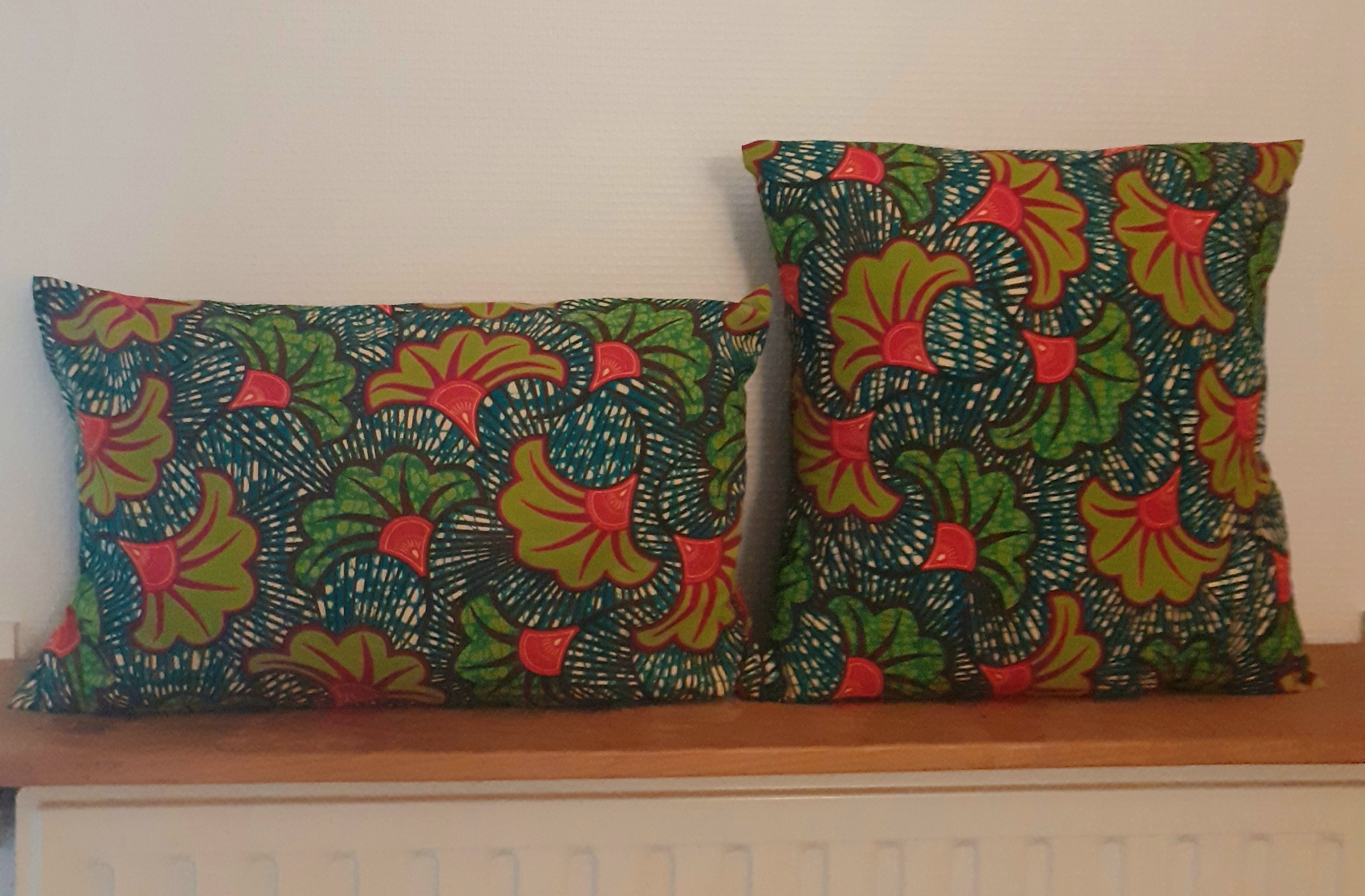 Several dimensions cushion cover 40X40, 30X50, 45X45, 50X50, 60X60 centimeters on each side in wax African style wedding flowers