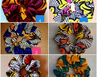 Chouchou XL scrunchy, scrunchie, hoofdband in wax bruidsbloemen in Afrikaanse stijl