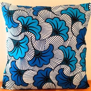 Plusieurs dimensions housse de coussin en wax 40X40 30x50 45X45 50X50 60X60 centimètres de côté  style africain fleurs de mariage