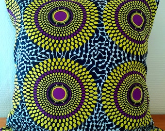 Housse coussin 45X45 centimetres de côté ou 18X18 pouces de côté en wax style africain imprimé cible disque rosace