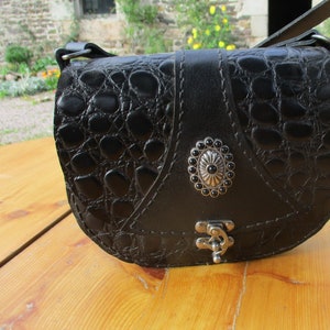 sac cuir noir imprimé croco, petit sac bandoulière original cousu main