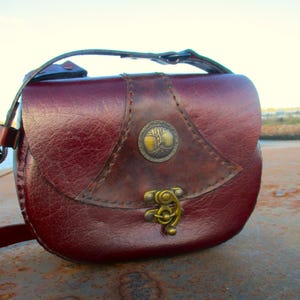 sac bandoulière femme, original, concho (noeud celte ou arbre de vie) , sac cuir fait main