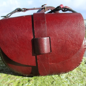 Tasche besace cuir, rouge foncé, artisanat cousu main, sac bandoulière