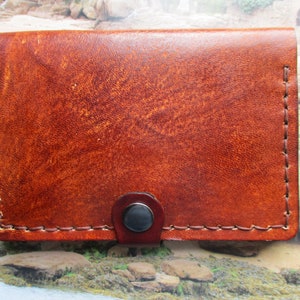 portefeuille en cuir naturel , 2 formats , large ou de poche, teinté et cousus main
