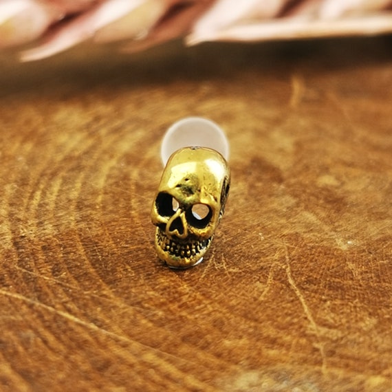 Skull labret sale
