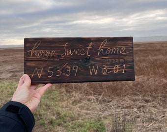 Plaque personnalisée Home Sweet Home, plaque coordonnée avec finition au feu de bois et gravure à la main