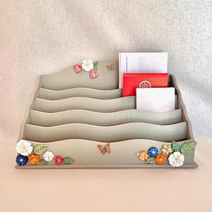 Porte courrier bois ancien peint à la main