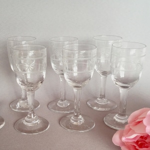 Copas antiguas de cristal cincelado, vajilla vintage