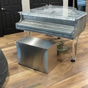 Seamless Stainless Steel Cube Coffee Table: Modern Minimalist Design
