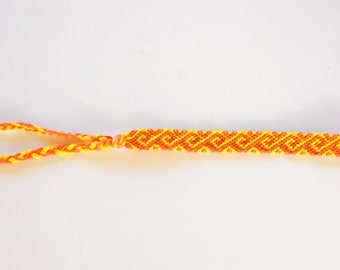 Friendship bracelet spirale pattern