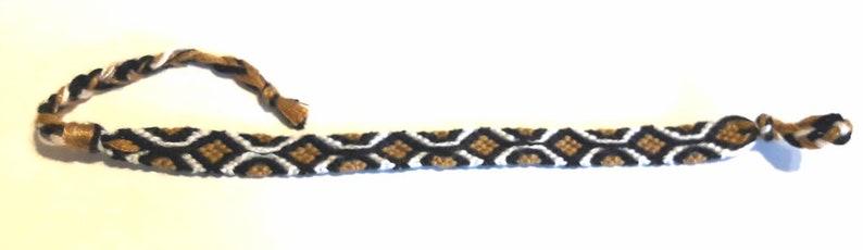 Friendship bracelet tapisserie pattern