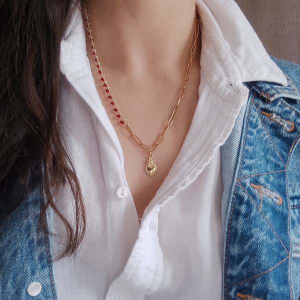 Collier double chaine rouge, or et coeur sacré